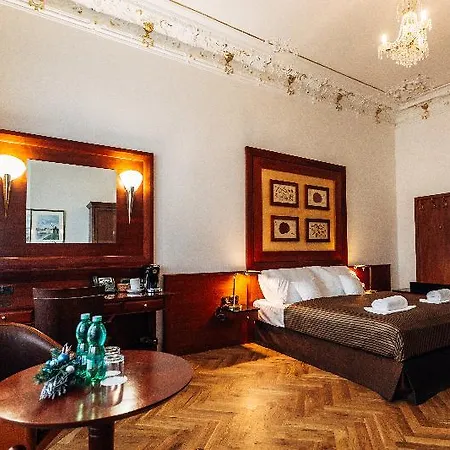 Hotel La Bohemia 4*