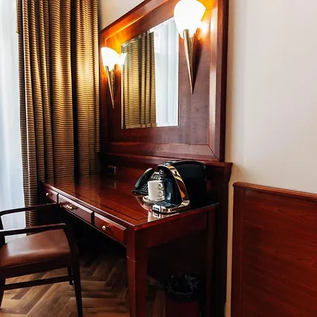 Ξενοδοχείο La Bohemia 4*